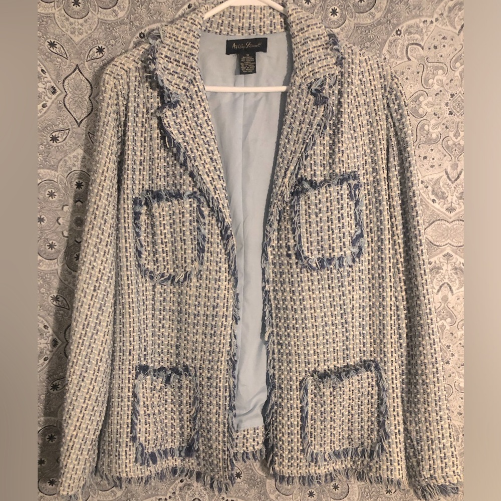 Posh Live Listing - Pre-loved  TWEED BLAZER For Spring